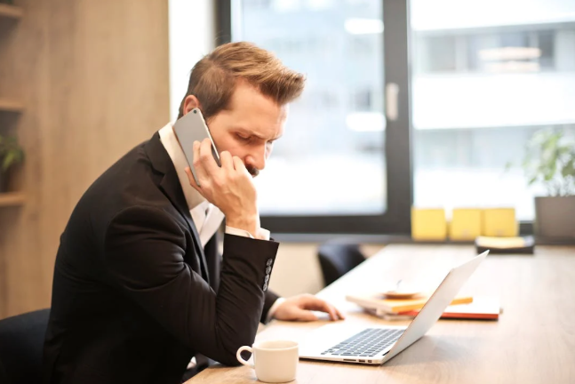 Desk-to-Dinner Habits That Help Busy Professionals Feel Good All Day